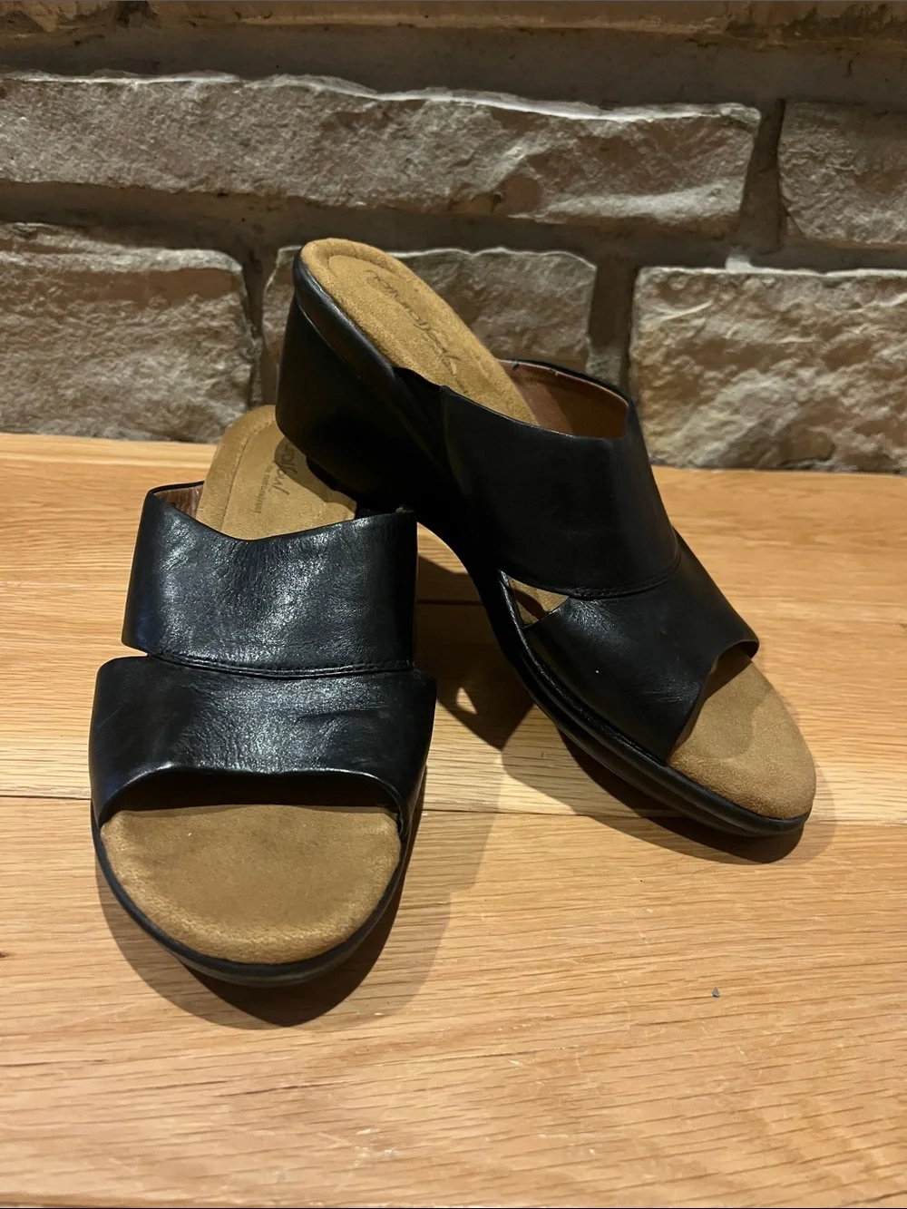 Natural Soul by Naturalizer Black Leather Wedge Sandals Size 10M